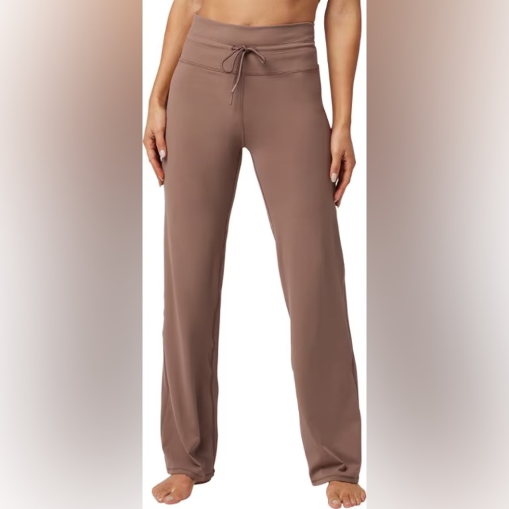 Vuori Daily Wideleg Pants in Clove